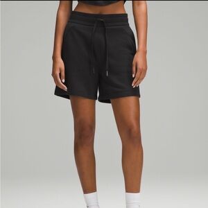 NWT lululemon athletica Scuba High-Rise Short 5"